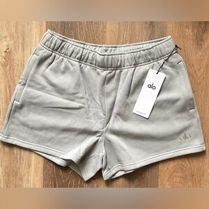 Alo Yoga Accolade Short in Lunar Gray Color SZ Medium NWT
